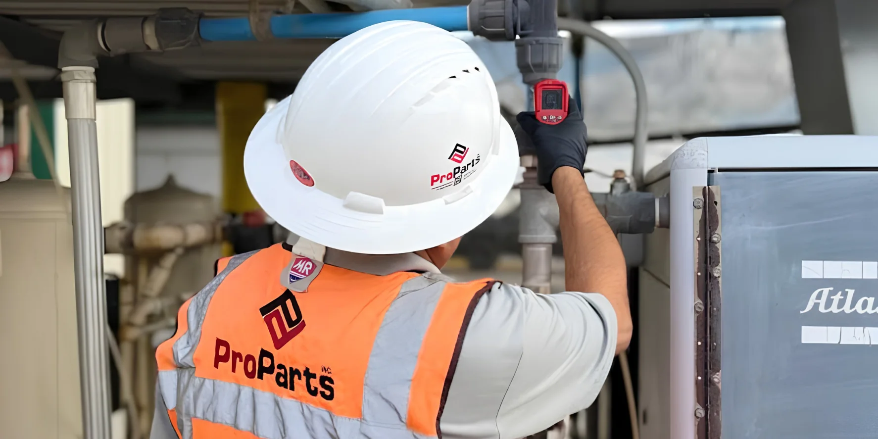 T&eacute;cnico Pro Parts MX en servicio